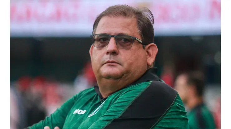 Gabriel Machado/AGIF - Guto Ferreira, técnico do Coritiba