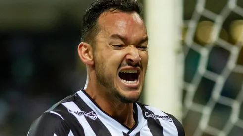 “Essa revolta...”; Réver não se intimida e manda real para torcida do Galo