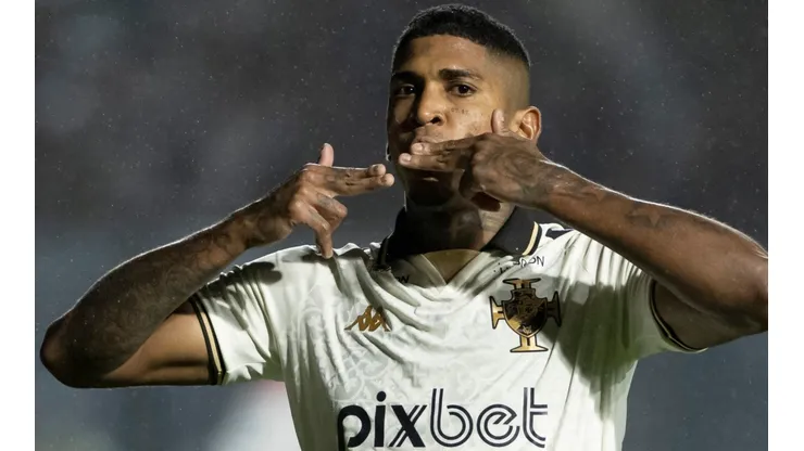 Raniel e mais um 'pacotão' de dispensa é colocado em pauta no Vasco e atletas poderão ser reforços de outros clubes brasileiros