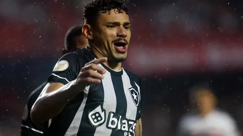 Foto: Vitor Silva/Botafogo/Divulgação - Tiquinho Soares: atacante aprovou mudança tática de Luís Castro