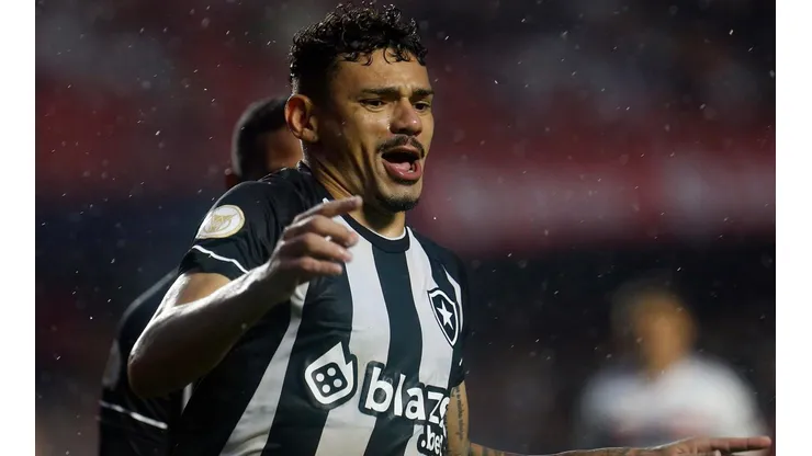 Foto: Vitor Silva/Botafogo/Divulgação - Tiquinho Soares: atacante aprovou mudança tática de Luís Castro