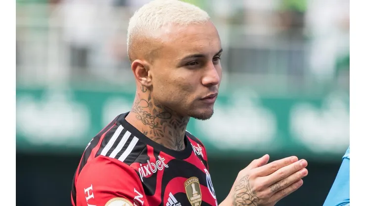 Foto: Robson Mafra/AGIF - Everton Cebolinha: atacante elogiou defensor do Coritiba