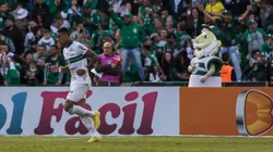 Foto: Robson Mafra/AGIF - Alef Manga foi o herói do Coritiba contra o Flamengo