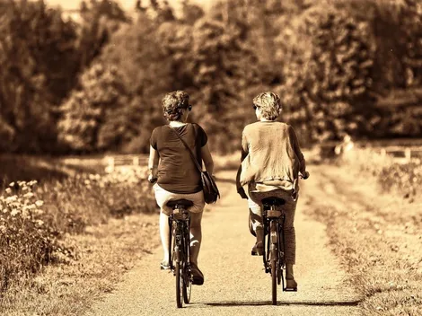 Mulher viraliza ao revelar o porquê do marido esconder o melhor amigo