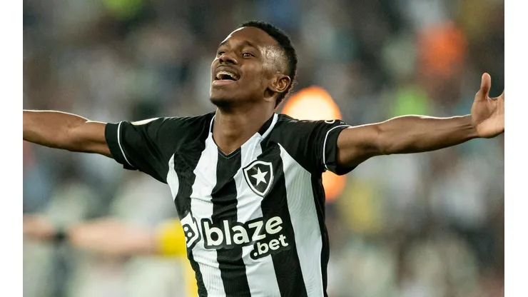 Foto: Jorge Rodrigues/AGIF - Jeffinho vem se destacando no Botafogo