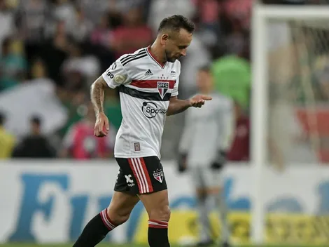 "Alguém que tenha o mínimo..."; Expulsão de Rafinha 'complica' vida de Ceni contra o Inter