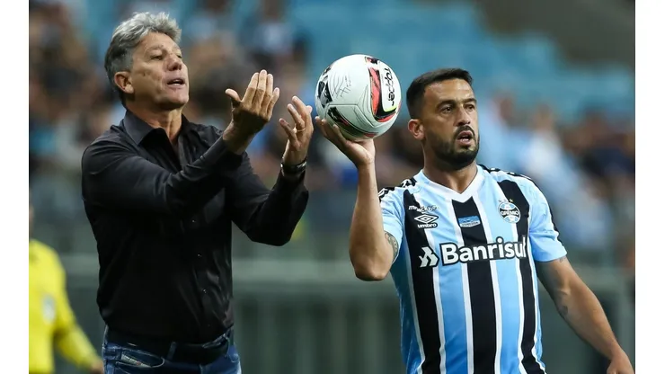 Foto: Pedro H. Tesch/AGIF - Renato e Edilson: técnico quer contar com o lateral no Grêmio