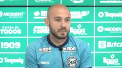 Foto: Reprodução/Canal Oficial do Coritiba no YouTube - Régis: meia busca vaga no time titular do Coxa