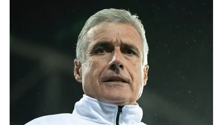 Luís Castro age nos bastidores para conquistar feito inédito no Botafogo
