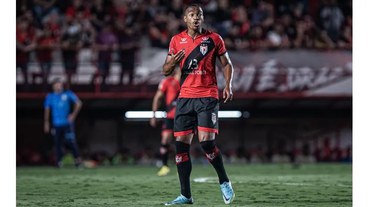Foto: Isabela Azine/AGIF - Marlon Freitas jogou bem contra o Santos