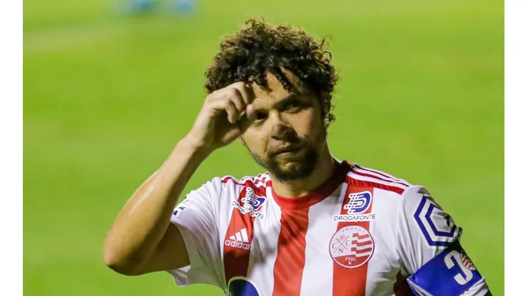 Rafael Vieira/AGIF - Victor Ferraz, lateral do Náutico