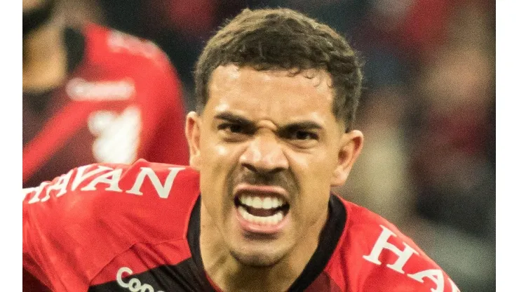 Foto: Robson Mafra/AGIF - Athletico topa negociar Terans e faz única exigência