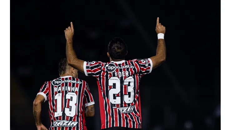 São Paulo está por detalhes de acertar permanência de medalhão (Foto: Diogo Reis/AGIF)