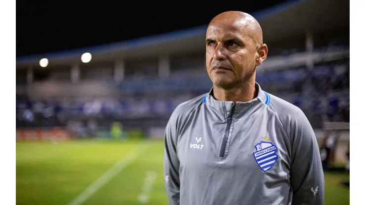 Alisson Frazao/AGIF. Adriano Rodrigues deve ter um reforço para último jogo do CSA
