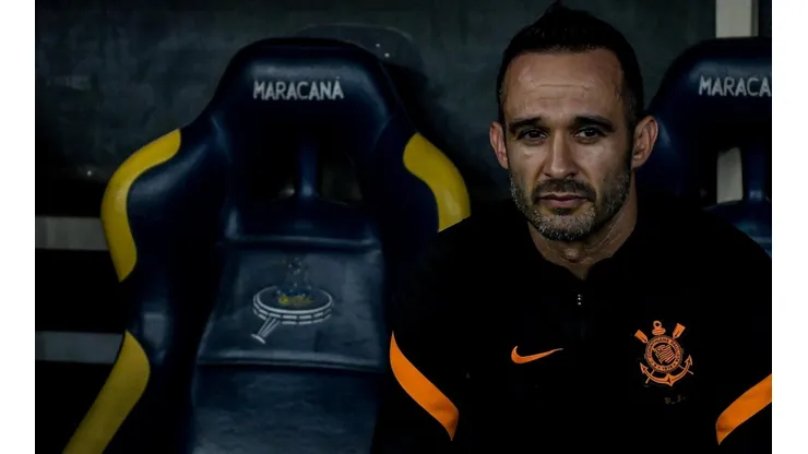 Foto: Thiago Ribeiro/AGIF - Filipe Almeida: auxiliar de Vítor Pereira comandou o Corinthians contra o Flamengo