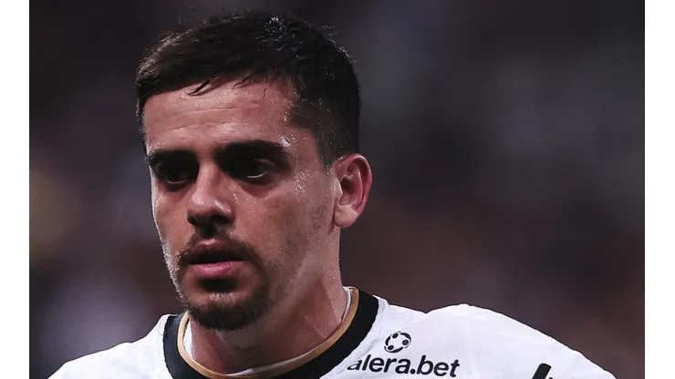 Foto: Ettore Chiereguini/AGIF - Lateral ficou no banco de reservas diante do Flamengo.