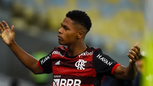 Flickr Oficial do time: Marcelo Cortes/Flickr Oficial Flamengo – Matheus França vê colega receber críticas