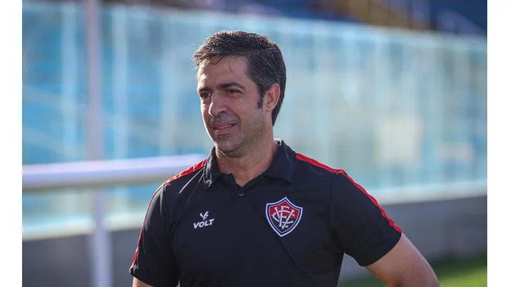 Lucas Emanuel/AGIF - João Burse, técnico do Vitória