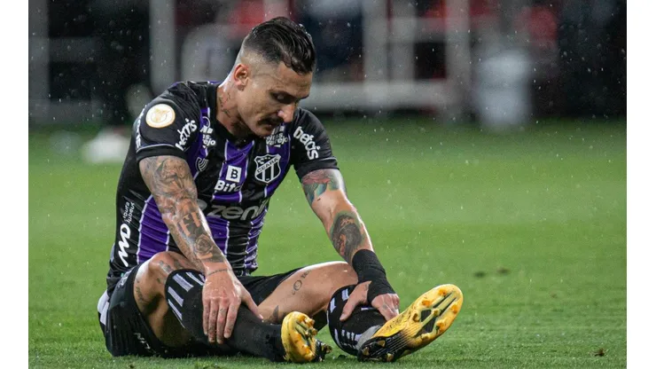 Foto: Maxi Franzoi/AGIF - Vina não vem conseguindo ajudar o Ceará em sua partidas