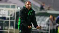 Foto: Luiz Erbes/AGIF - Celso Roth estreou com derrota no Juventude