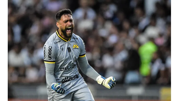 Foto: Thiago Ribeiro/AGIF - Gustavo comemorando gol em partida contra o Vasco.