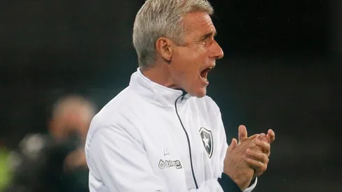 Foto: Vitor Silva/Botafogo/Divulgação - Luís Castro: treinador saiu em defesa de seus jogadores