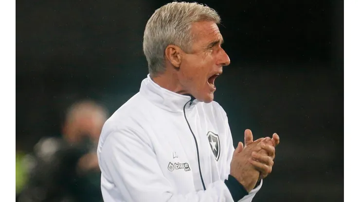 Foto: Vitor Silva/Botafogo/Divulgação - Luís Castro: treinador saiu em defesa de seus jogadores