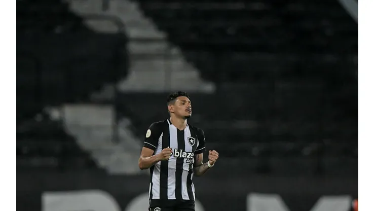 Thiago Ribeiro/AGIF - Tiquinho Soares é alvo de críticas após derrota do Botafogo