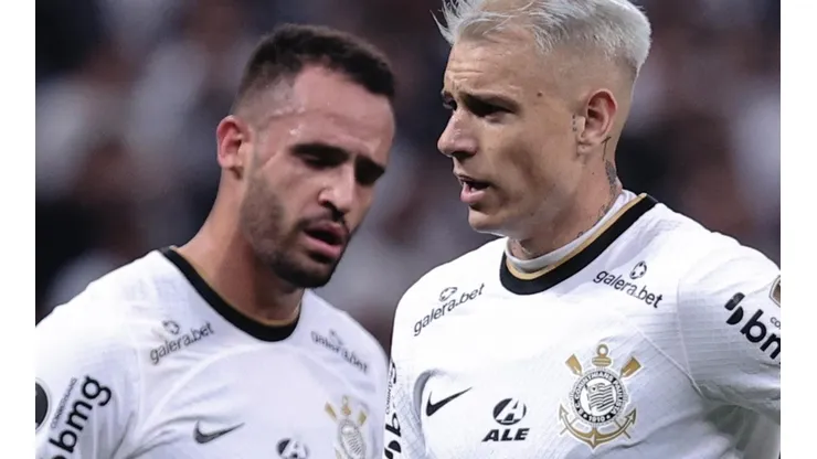 Agif/Ettore Chiereguini - Renato Augusto e Roger Guedes lideram Corinthians