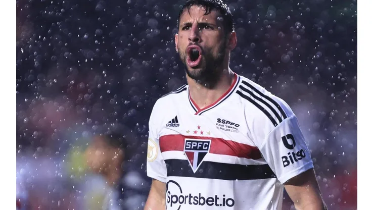 Foto: Ettore Chiereguini/AGIF - Calleri: centroavante está pendurado no Brasileirão