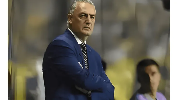 São Paulo liberou jogador por pedido de Gustavo Alfaro (Foto: Marcelo Endelli/Getty Images)