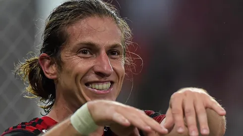 Foto: Thiago Ribeiro/AGIF - Filipe Luís agitou a torcida do Flamengo.