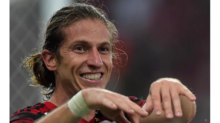 Foto: Thiago Ribeiro/AGIF - Filipe Luís agitou a torcida do Flamengo.