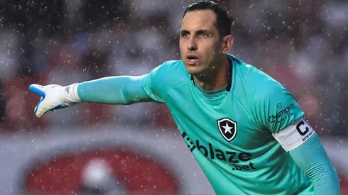 Gatito Fernández em ação com a camisa do Botafogo (Foto: Ettore Chiereguini/AGIF)