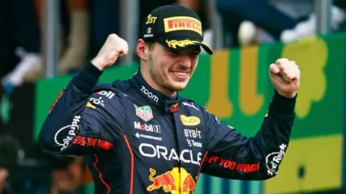 Verstappen comemorando a vitória no México