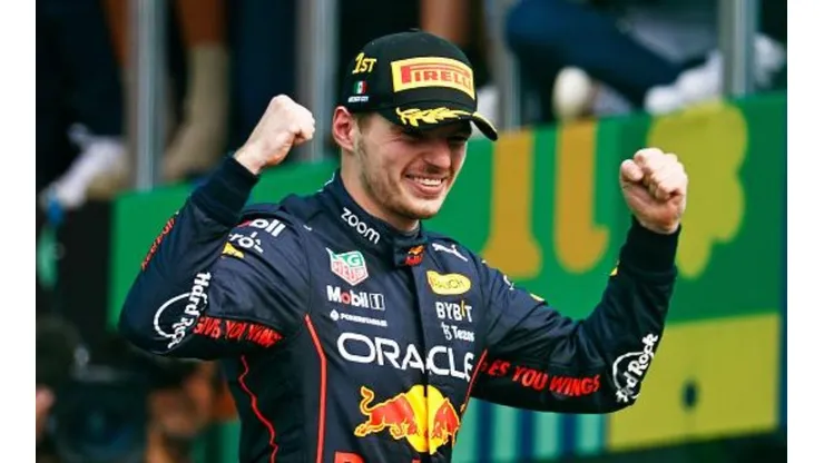 Verstappen comemorando a vitória no México