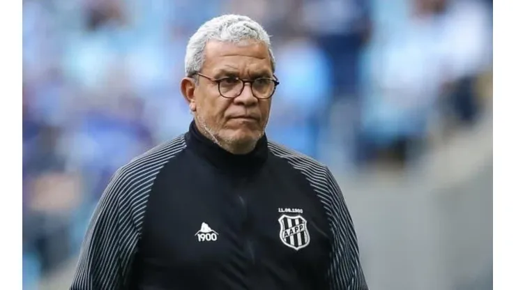 Foto: Pedro H. Tesch/AGIF/ "Tem o interesse sim"; Empresário confirma pedido de Hélio dos Anjos para contratar lateral-esquerdo do Náutico.