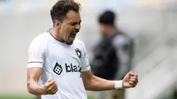 Foto: Jorge Rodrigues/AGIF - Eduardo comemorando gol com assistência de Júnior Santos.