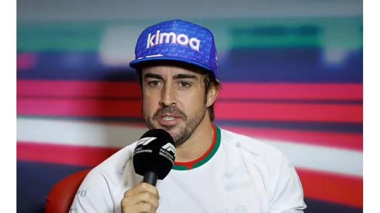 Alonso chamou a atenção ao comparar títulos de Verstappen e Hamilton