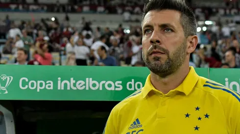 Foto: Thiago Ribeiro/AGIF – Pezzolano levou o Cruzeiro de volta para a Série A