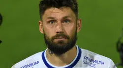 Sóbis ex-jogador do Cruzeiro em ação pela equipe - Foto: Renato Padilha/AGIF -