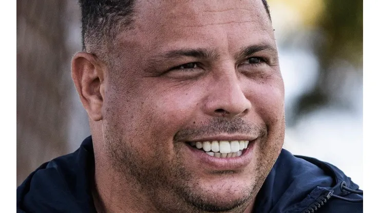 Ronaldo tira dinheiro do próprio bolso para comprar dupla do Flamengo