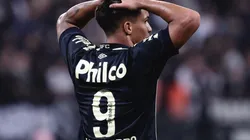 Foto: Ettore Chiereguini/AGIF - Marcos Leonardo comanda o ataque do Santos