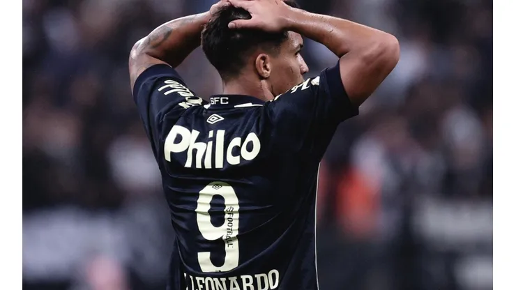 Foto: Ettore Chiereguini/AGIF - Marcos Leonardo comanda o ataque do Santos