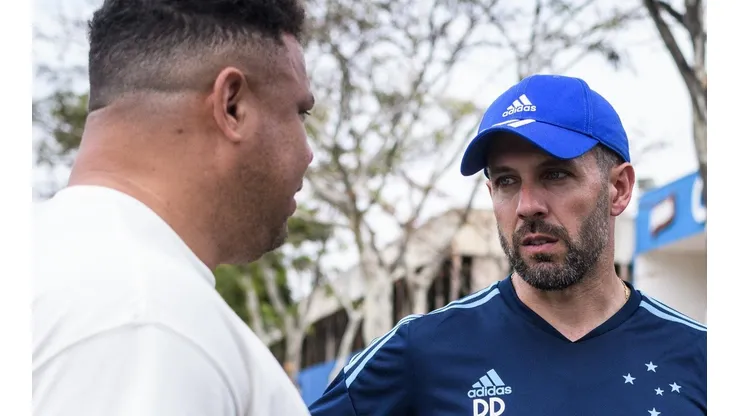 Foto: Flickr do Cruzeiro - Pezzolano e Ronaldo em sessão de treino.