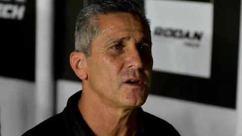 Jorginho não se intimida e entrega escolha de Yuri Lara na reserva