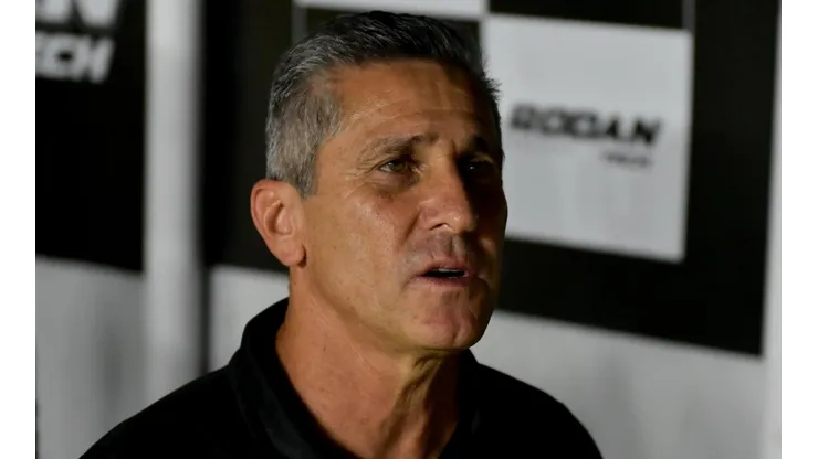 Jorginho não se intimida e entrega escolha de Yuri Lara na reserva