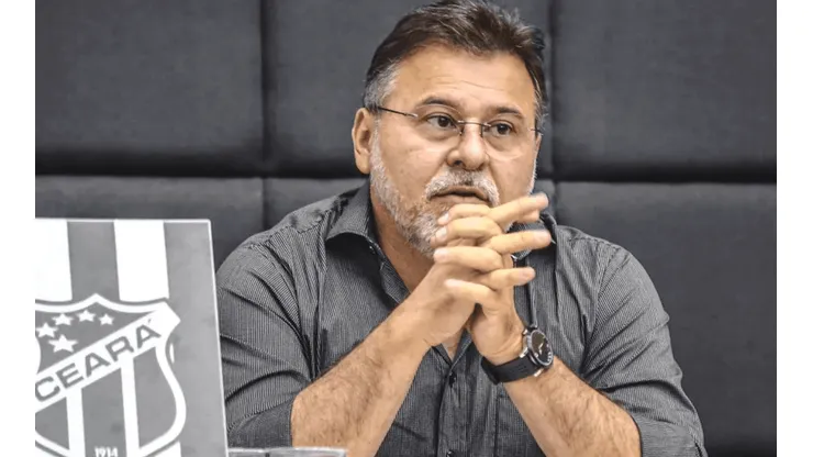 Felipe Santos/CearaSC.com. Robinson de Castro precisa tomar decisão rápida sobre o comando do Ceará