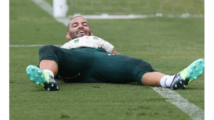 Foto: Cesar Greco - Weverton teve que pagar aposta, mas deu "migué" em presente a Endrick