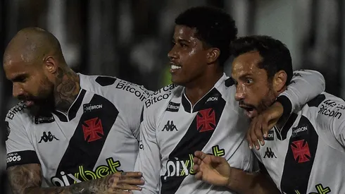Foto: Thiago Ribeiro/AGIF - Quintero, Andrey e Nenê